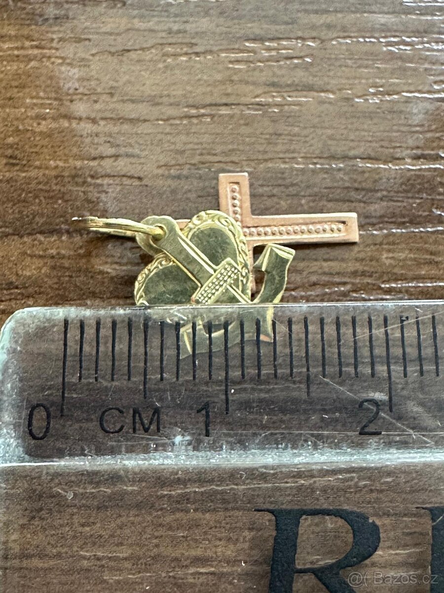 Zlatý přívěsek - 5