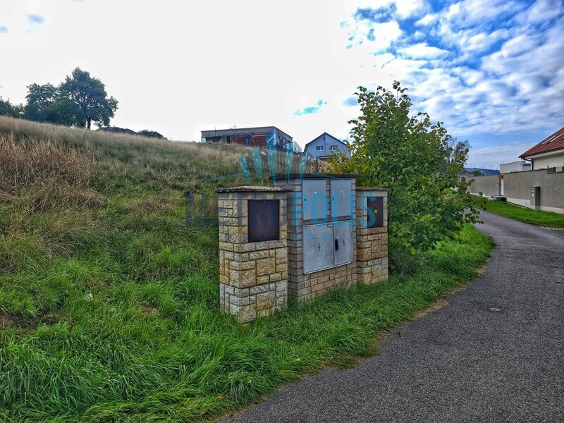 Výjimečná příležitost – rozlehlý stavební pozemek 2673 m² v - 5