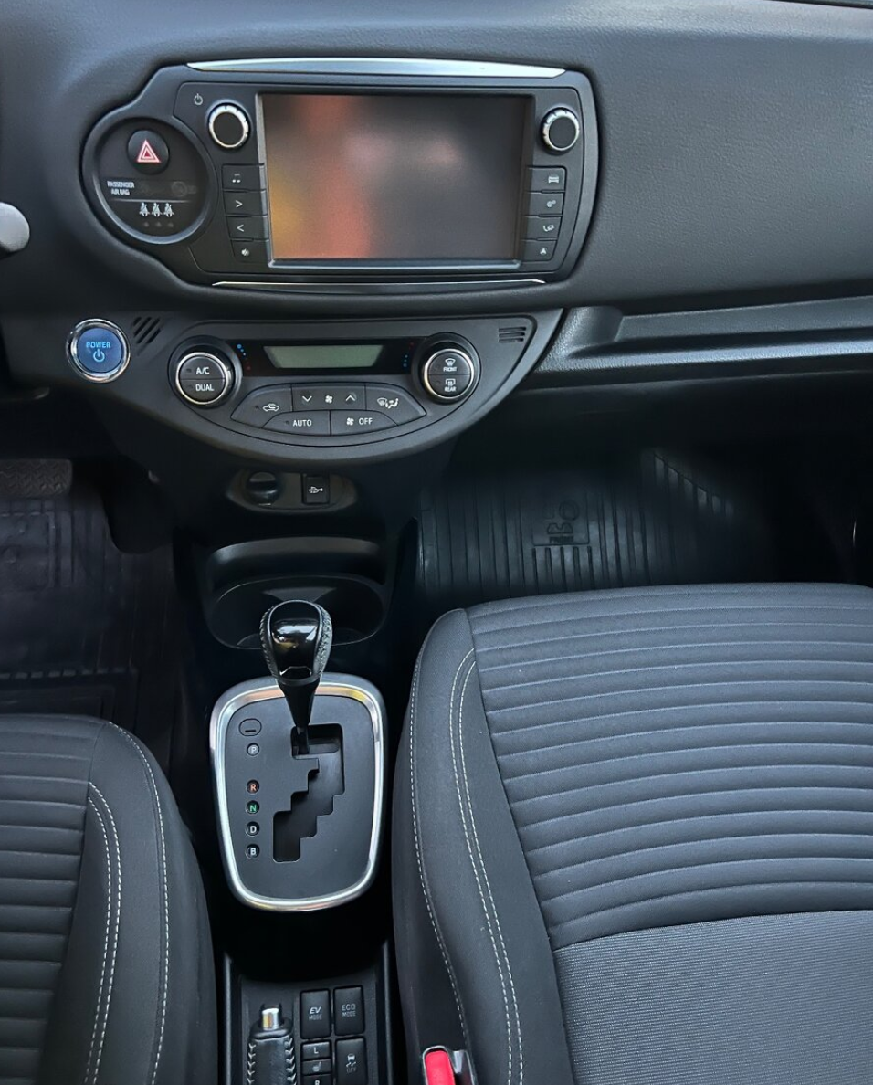 Toyota Yaris Selection / 1.5Hybrid - 5