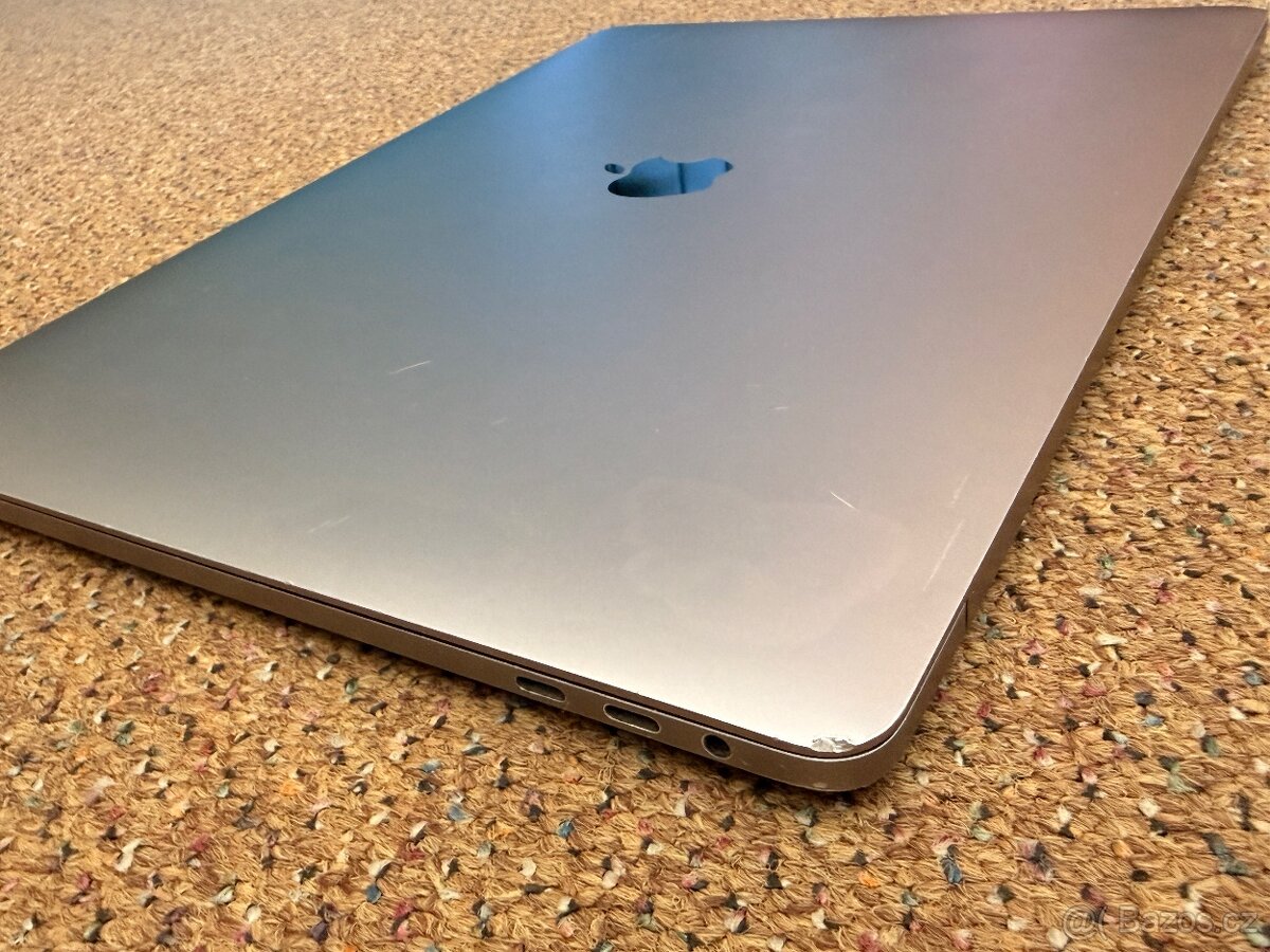 MacBook Pro 15" 2017 - 5