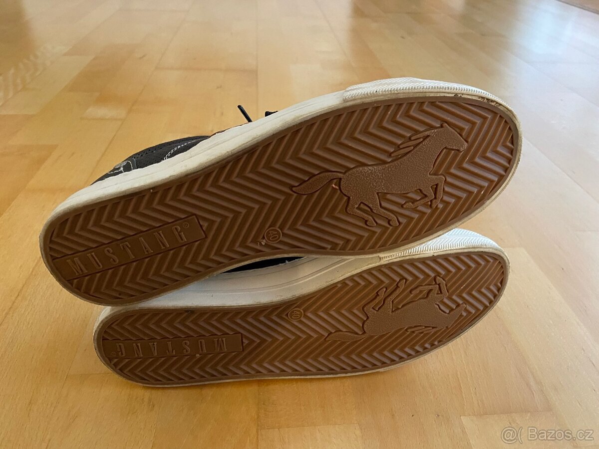 Boty Mustang a Crocs, brusle CCM - 5