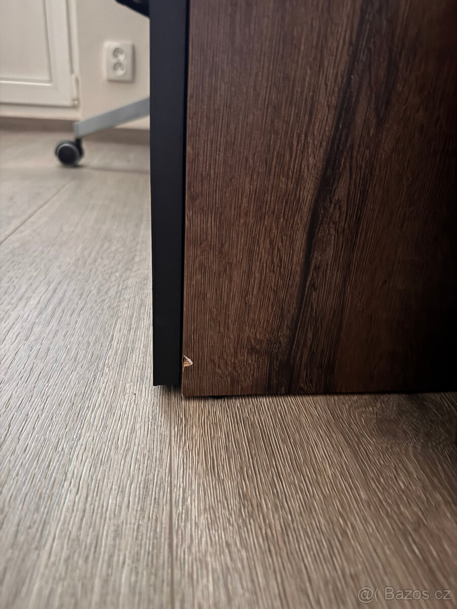 Kancelářský stůl dřevěný - 5