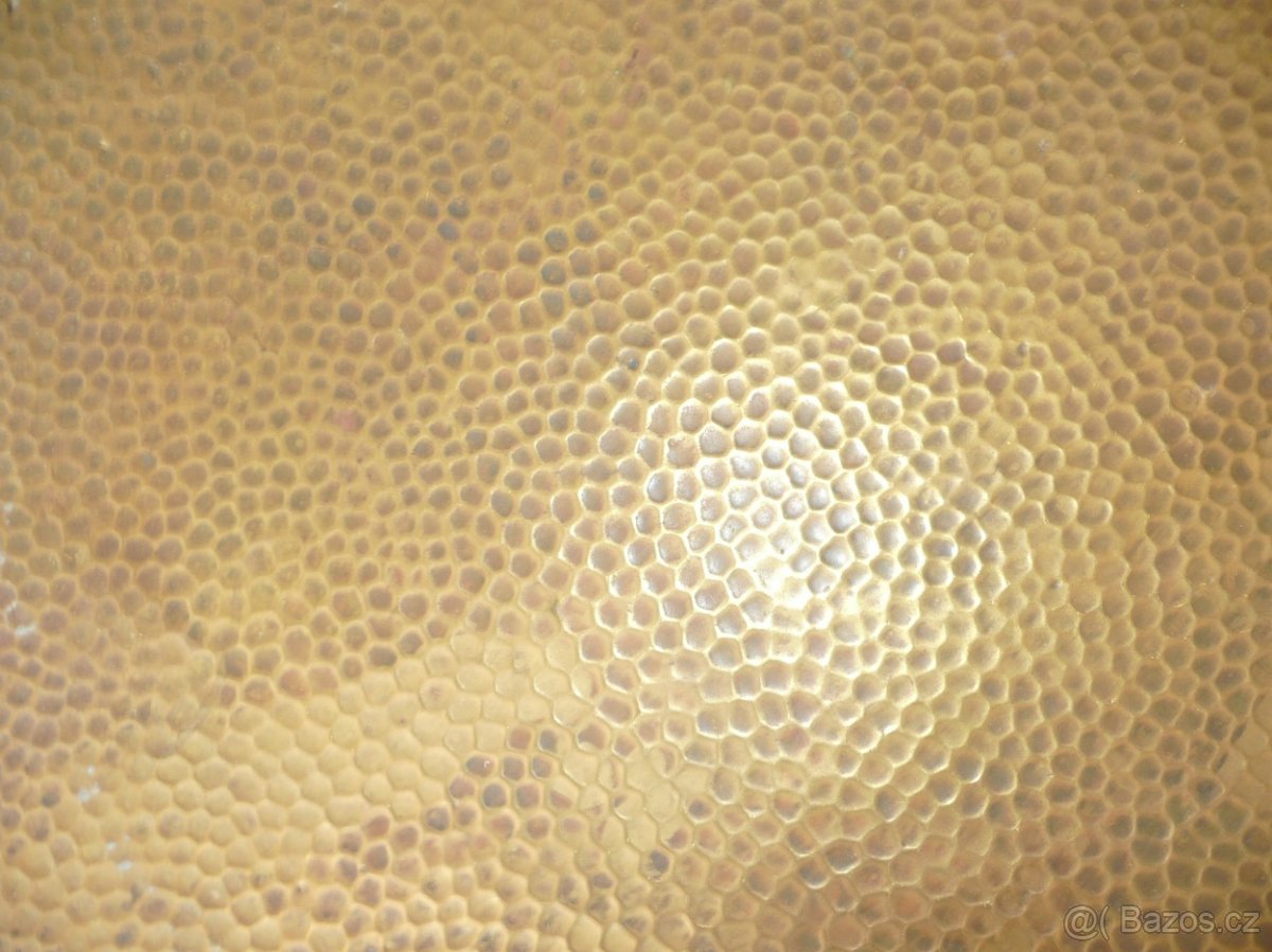 Stolek s tepanou mosaz. deskou - 5