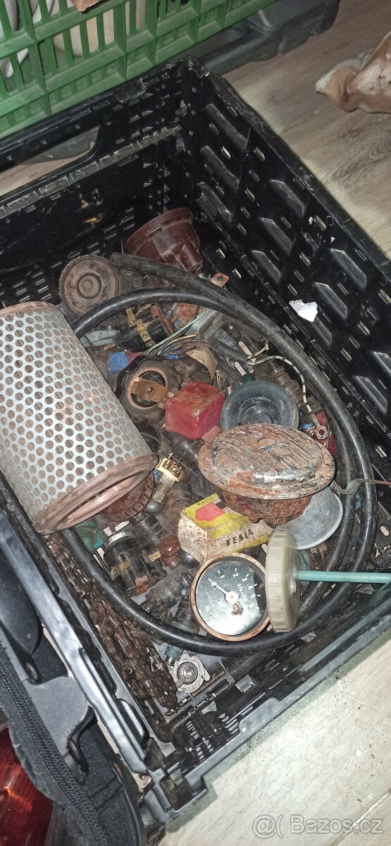 Prodám náhradní díly AUTO-MOTO - 5