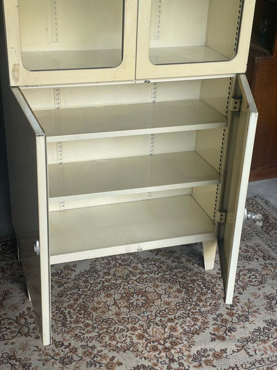 Lékařská vitrína / skříňka - 5