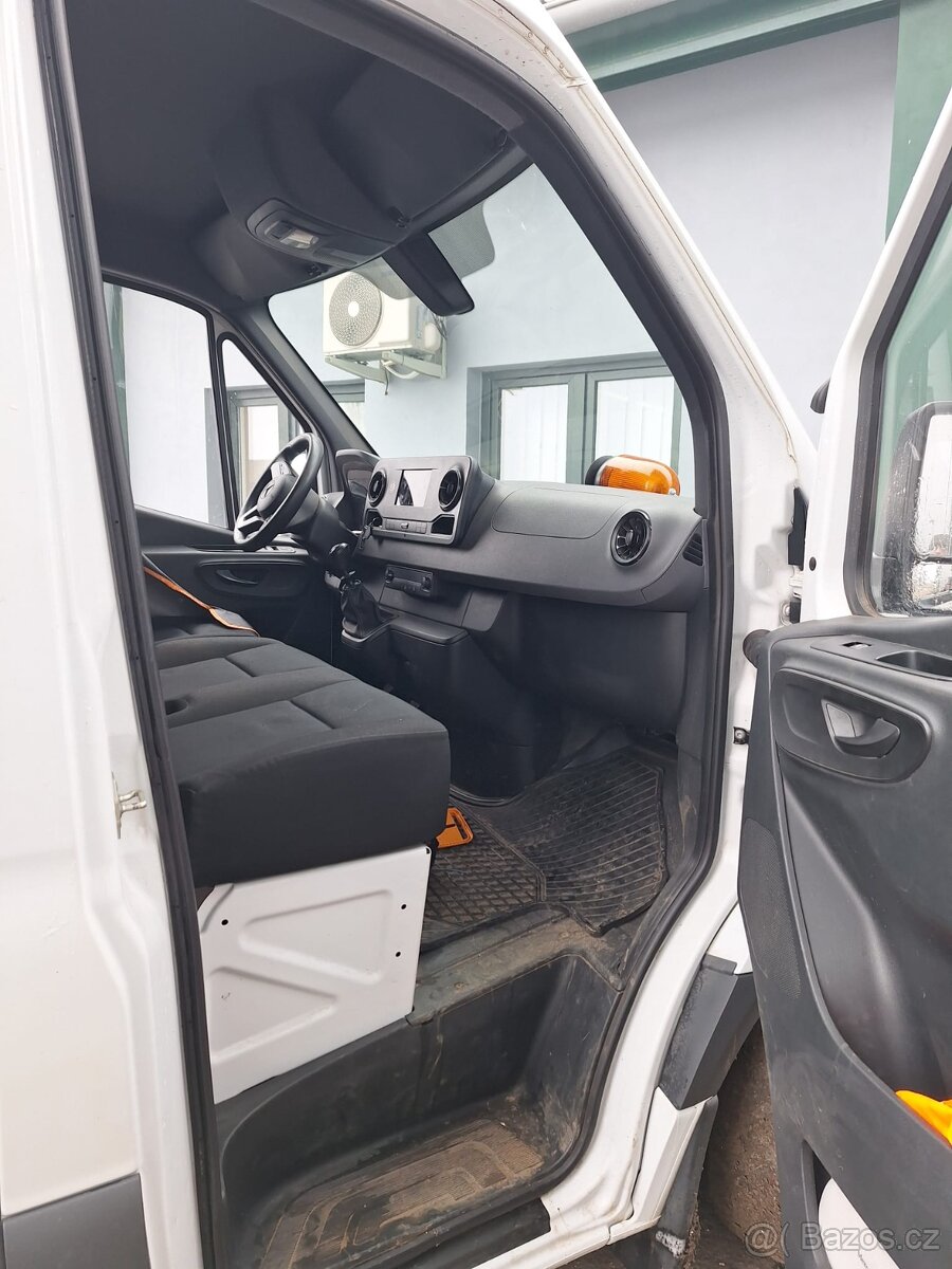 Mercedes-Benz Sprinter - 5