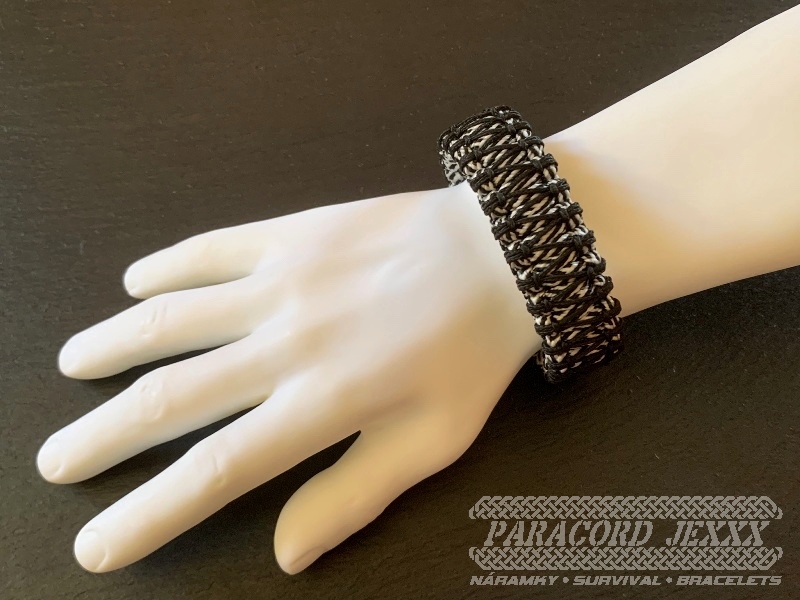 Paracord náramek (19 cm) black - white - 5