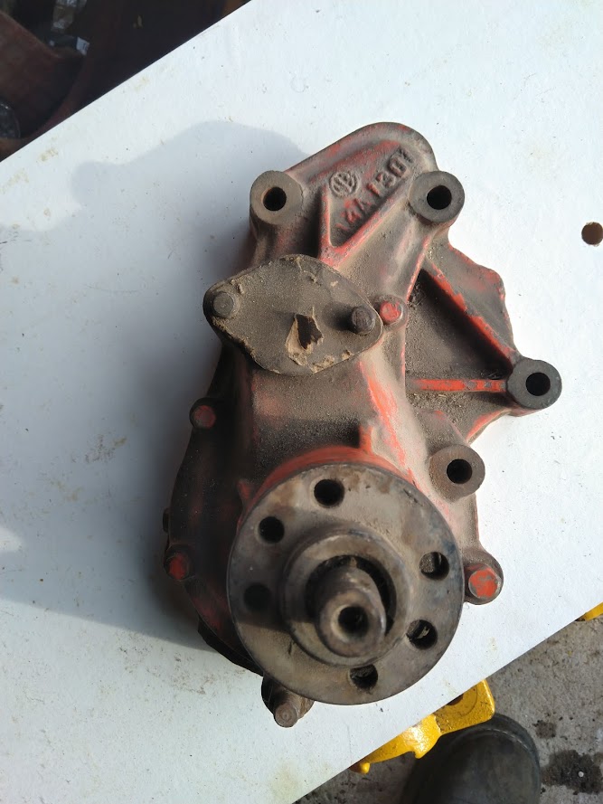 Vodná pumpa pre DT-75/TDT-55 - - 5