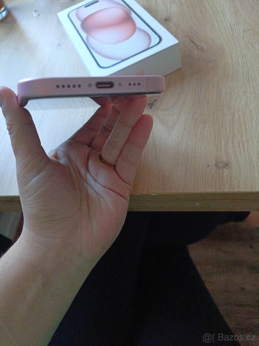 iPhone 15 růžový 256g - 5