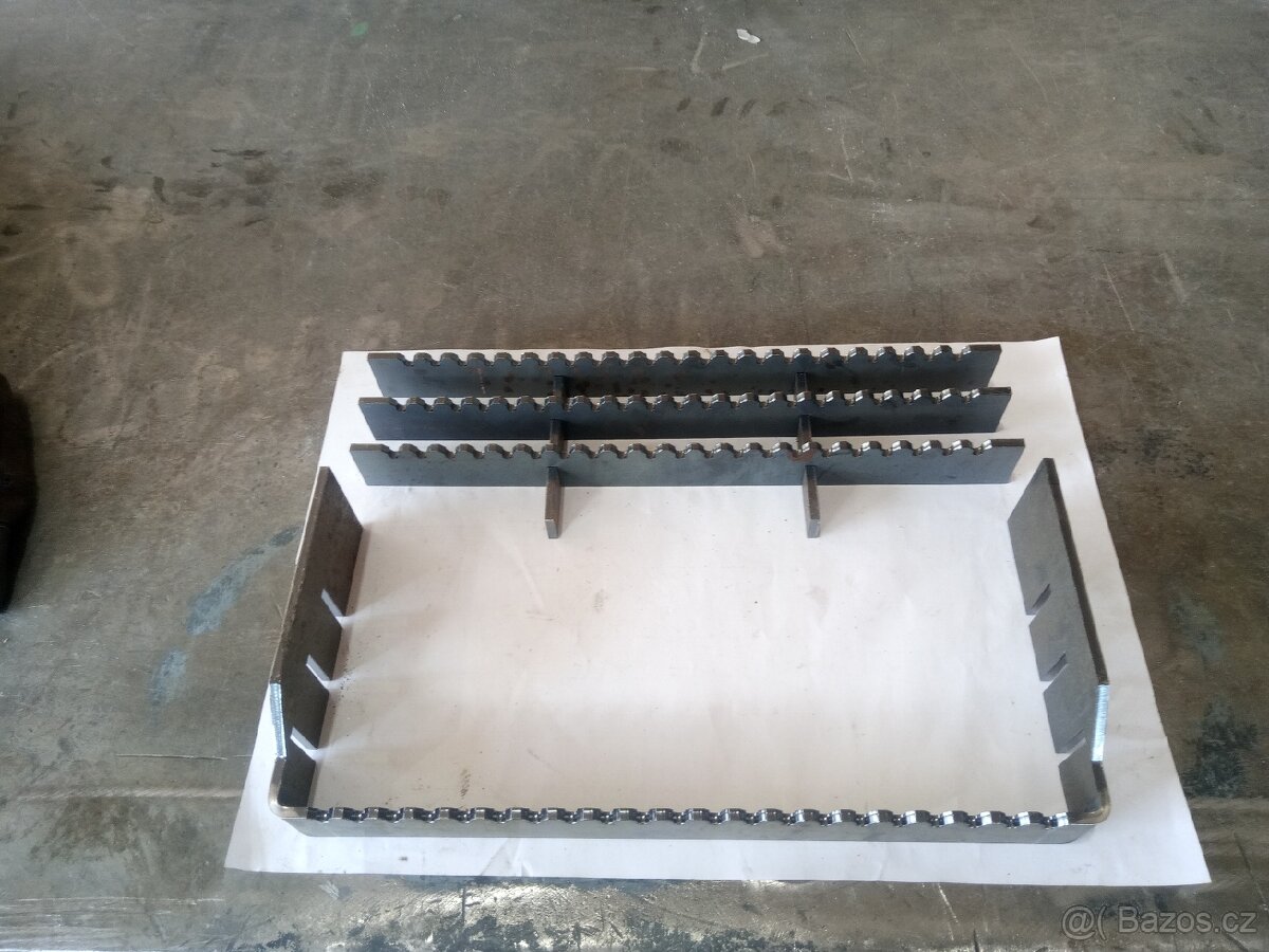 Schodky (stupačky) na Zetor UŘI - 5