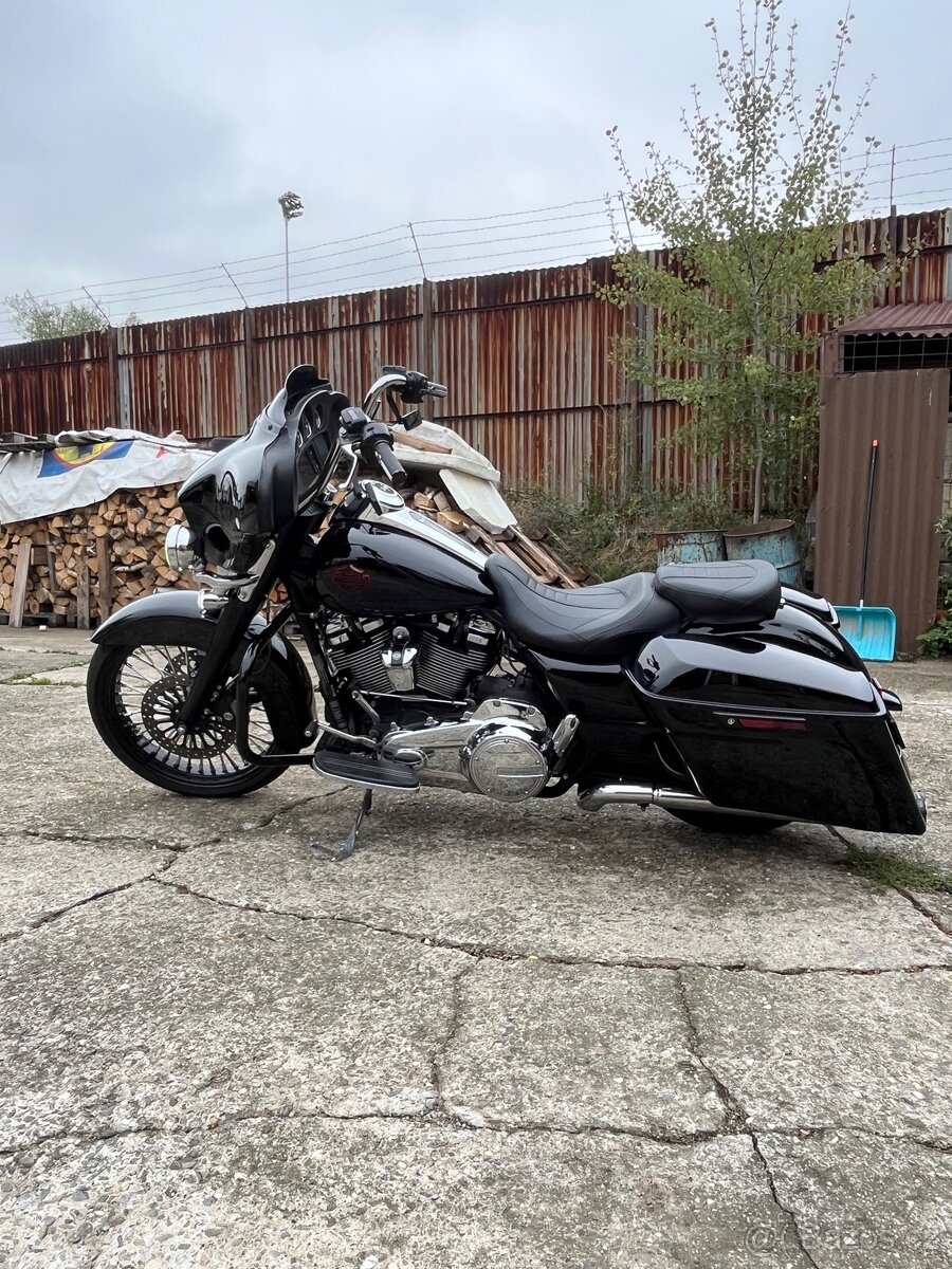 Harley Davidson FLHX Street Glide - 5