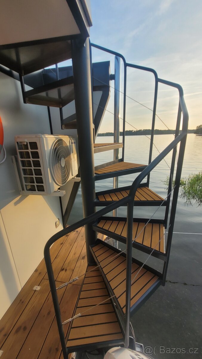 Nový Hausbot 9,3x3 - 5