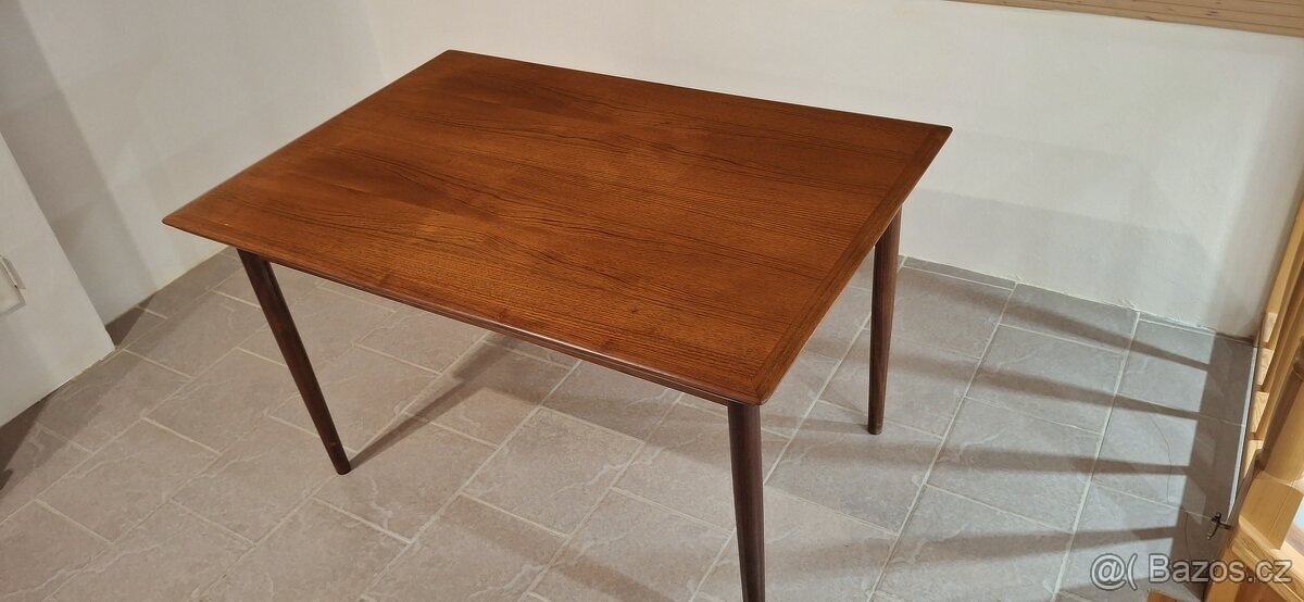 Jídelní sestava z masivu (stůl + 4 židle) - 5