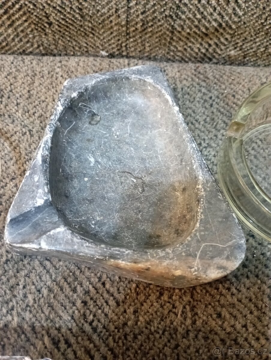 Broušené popelníky atd - 5