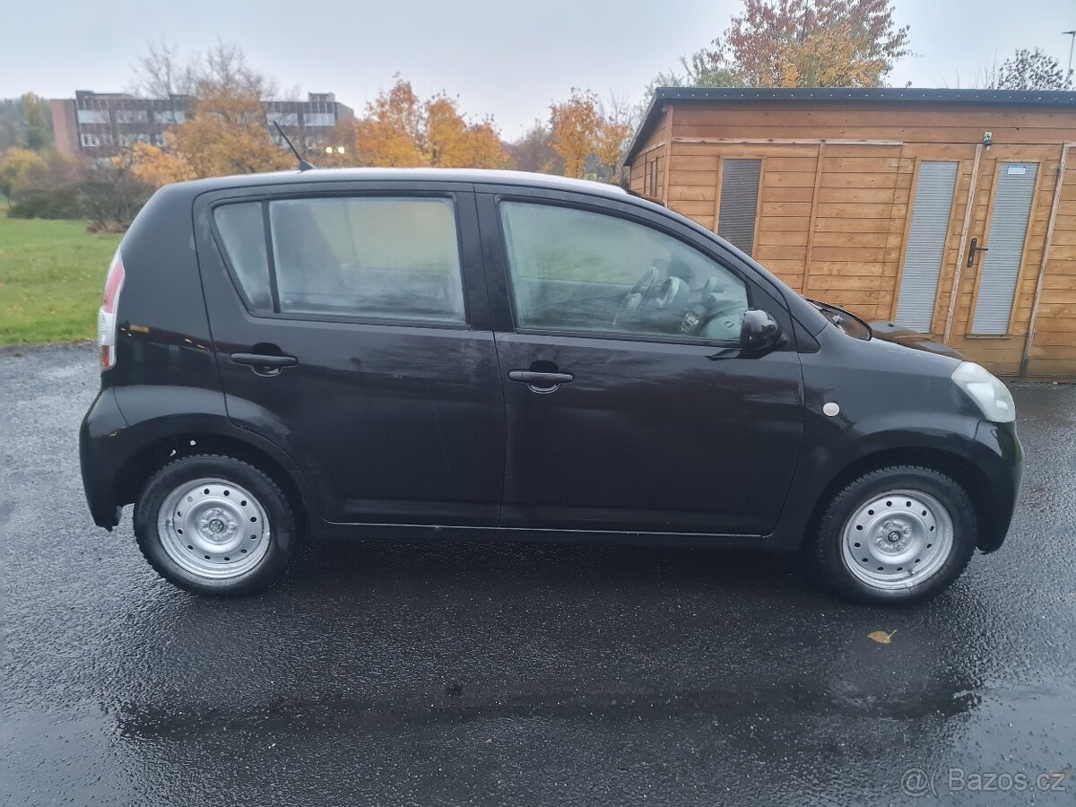 Daihatsu Sirion 4x4 1.3 16V, 64kW, 8/2006, klima - 5