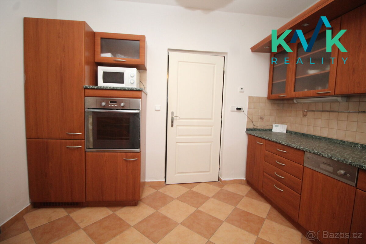 RD 6+2, zahrada, pozemek 734 m2, zateplení, garáž, Karlovy - 5