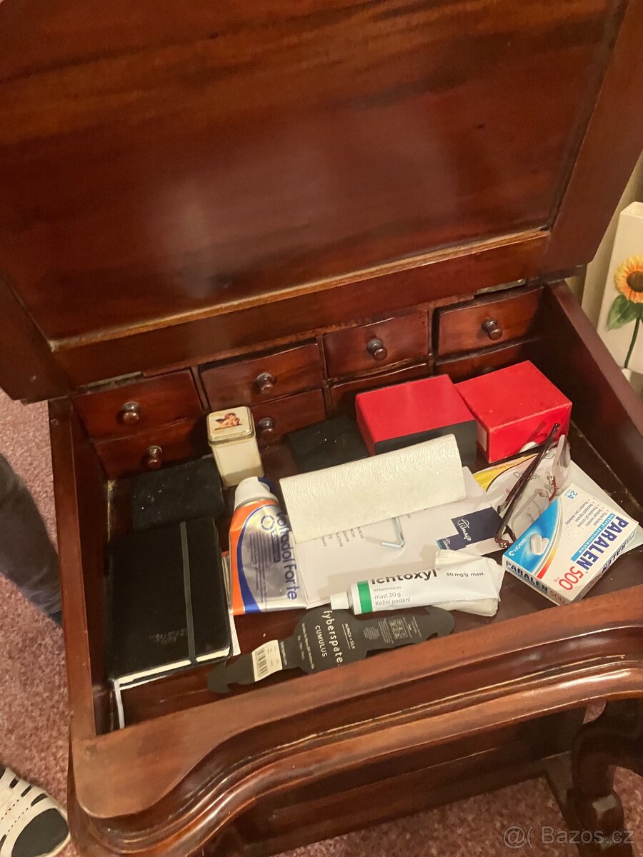 Exkluzívní malý psací stolek - 5