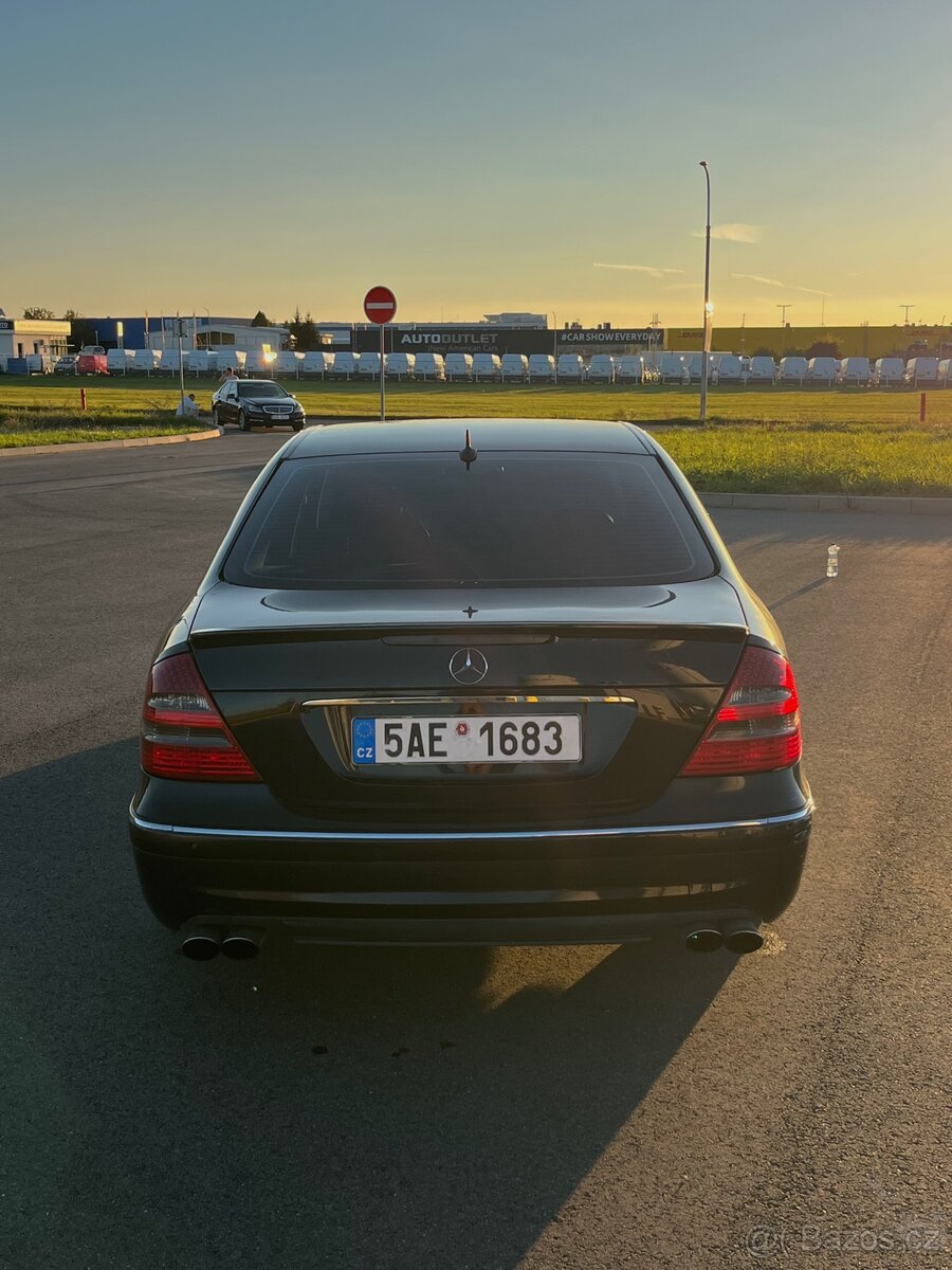 Mercedes E320 - 5