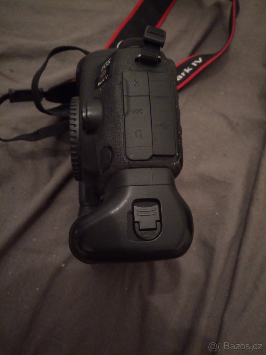 Canon EOS 5D Mark IV + originální battery grip Canon BG-E20 - 5