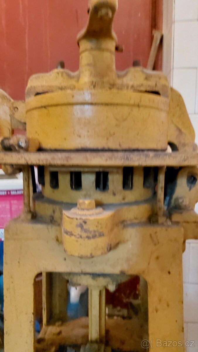 Starý litinový lis - 5