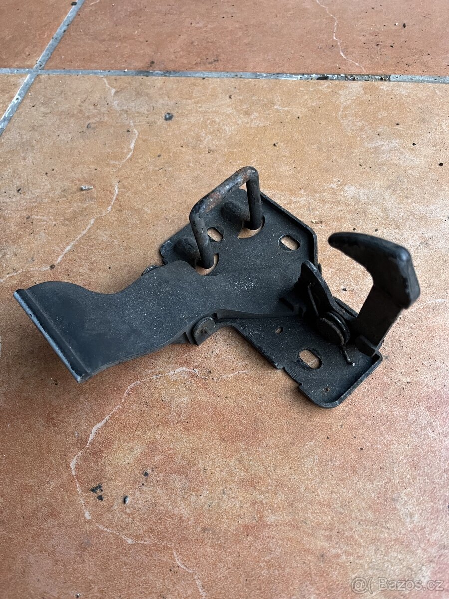 VW T5 tlumiče zadní vrata, zámek přední kapoty - 5