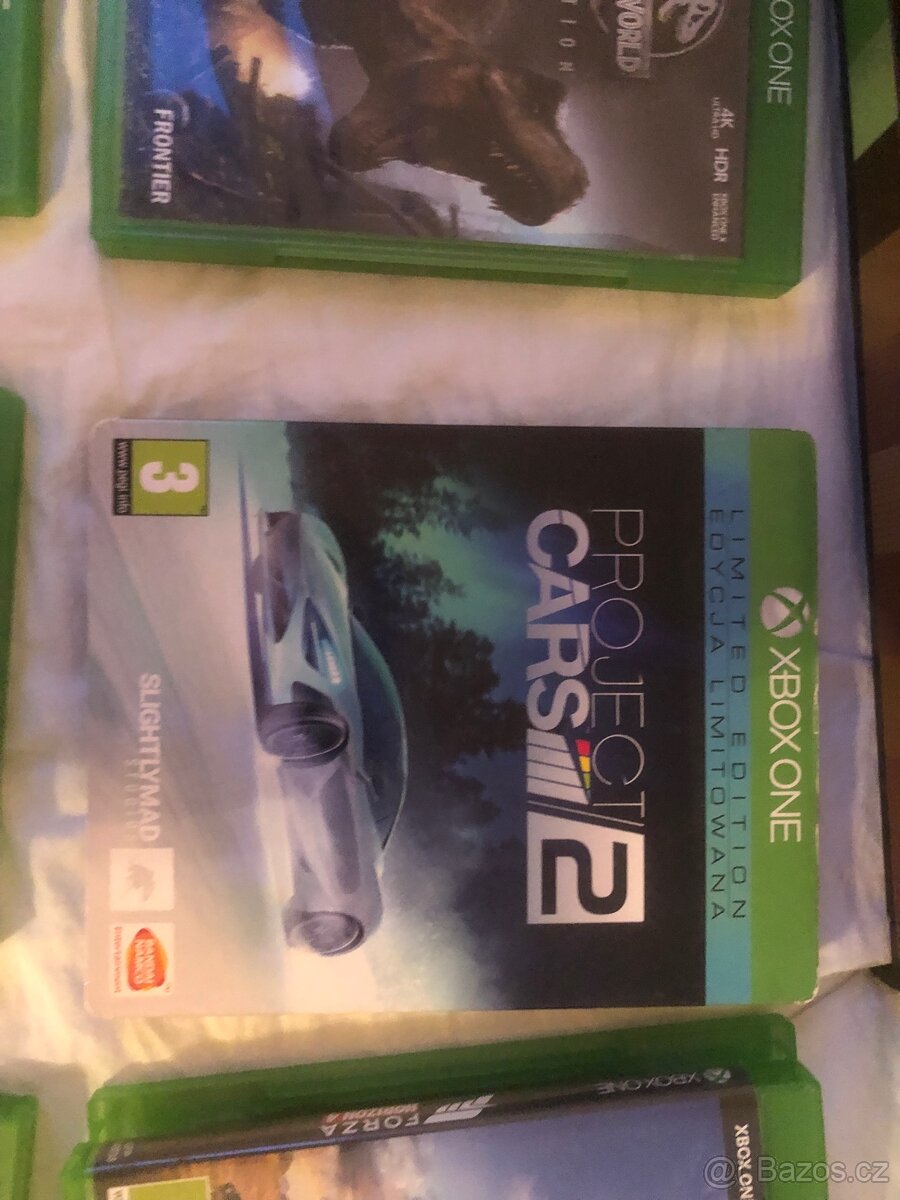 Prodám xbox one S minecraft edition + hry(9) - 5