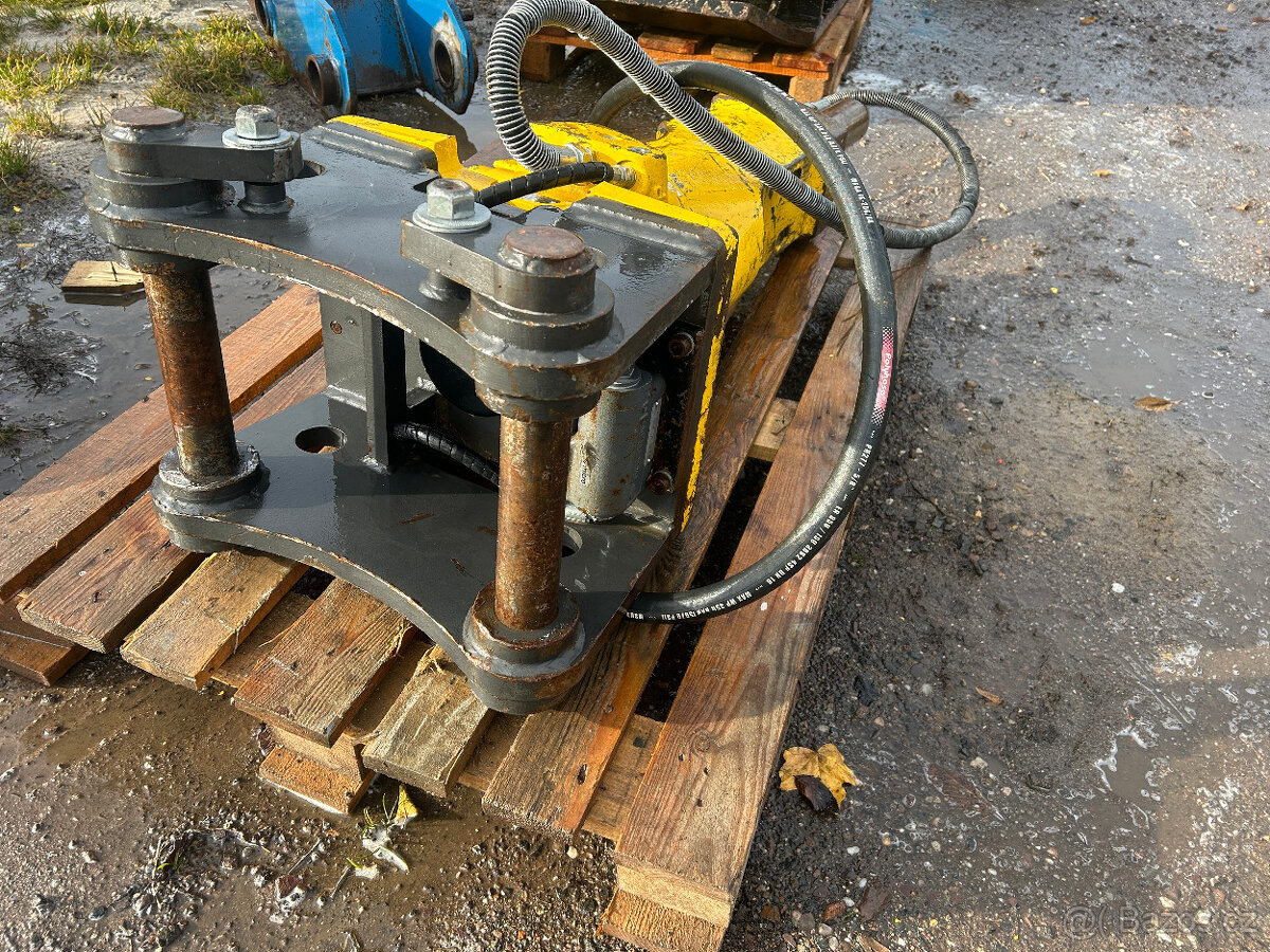 Hydraulické bourací kladivo Epiroc SB302 - 5