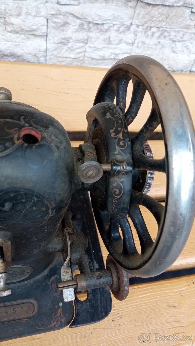 Historický šicí stroj Veritas - 5