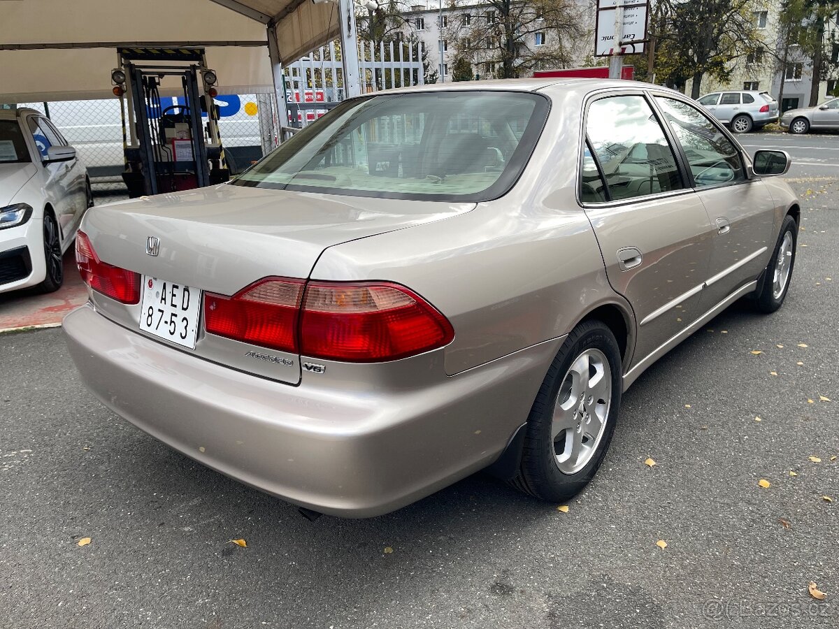 Prodám Honda Accord 3,0 V6 AT klima - 5