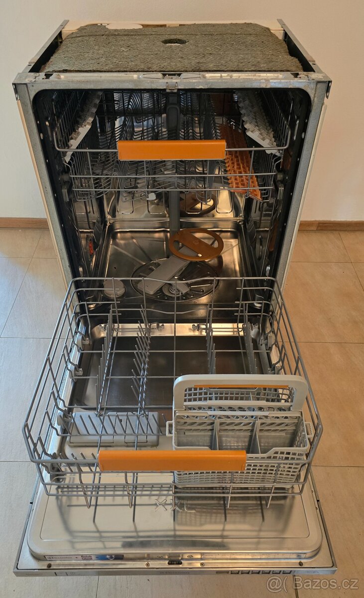 Myčka Elektrolux ESL67070R - 5