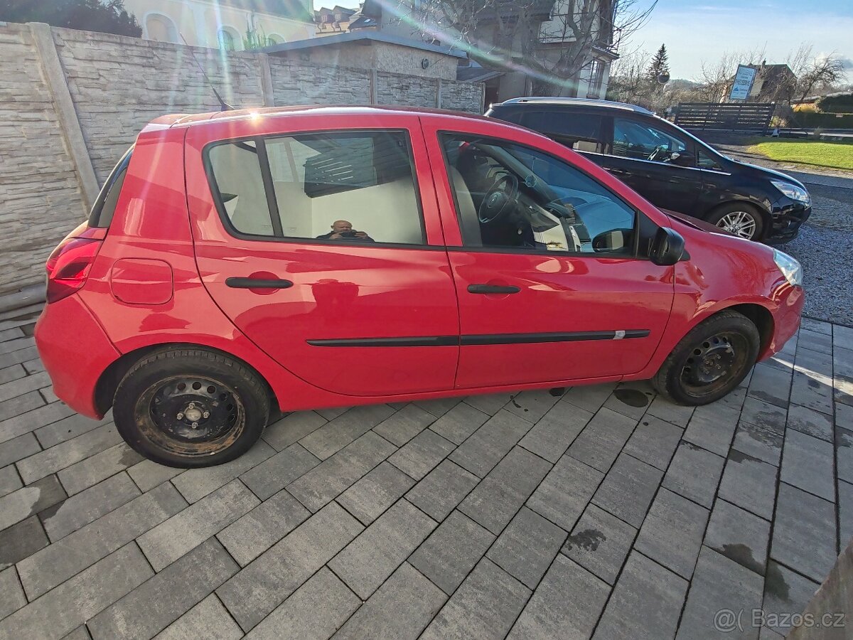 Renault Clio 1.2i 48kW 12/2009 - 5