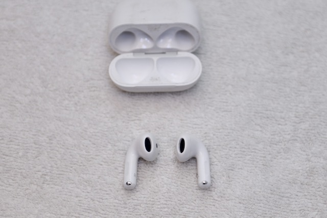 Apple AirPods (4. gen.) s nabíjecím pouzdrem – v záruce - 5