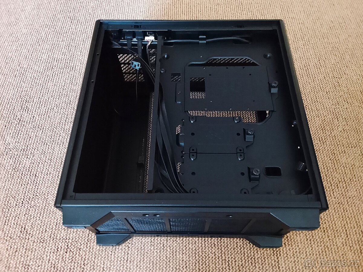 In Win A5 midi ATX skříň - 5