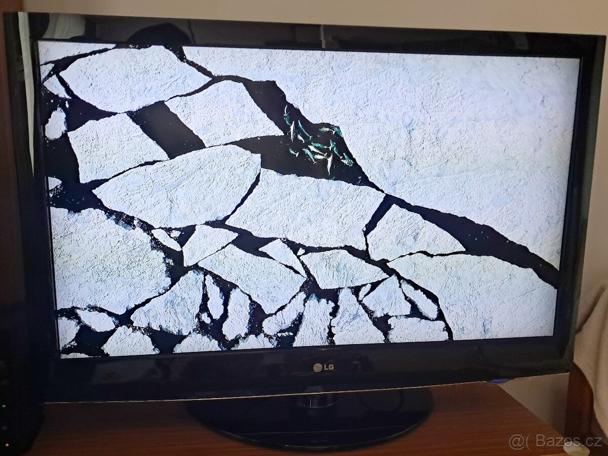 LG 42LD420 42" Full HD – stojan + DO, 2× HDMI - 5