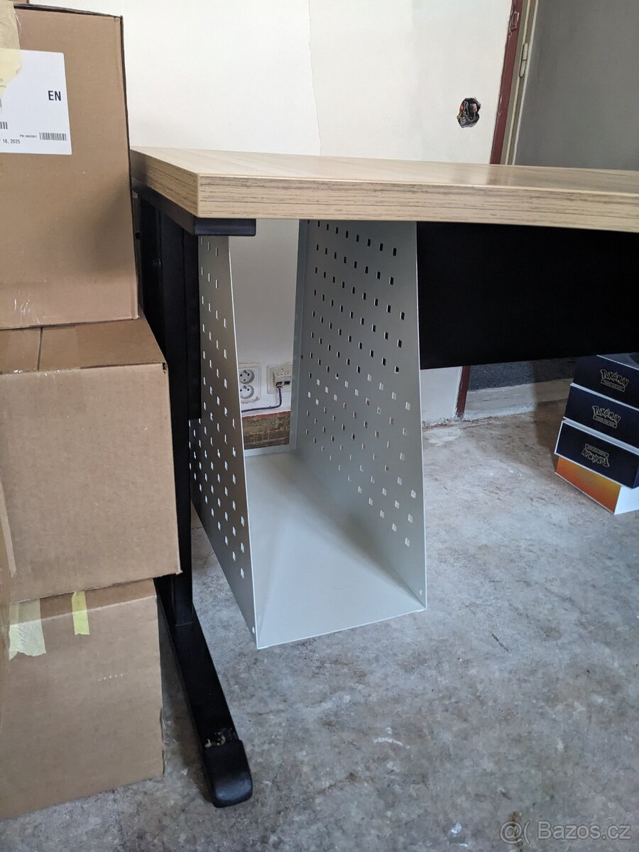 Kancelářský stůl - 5