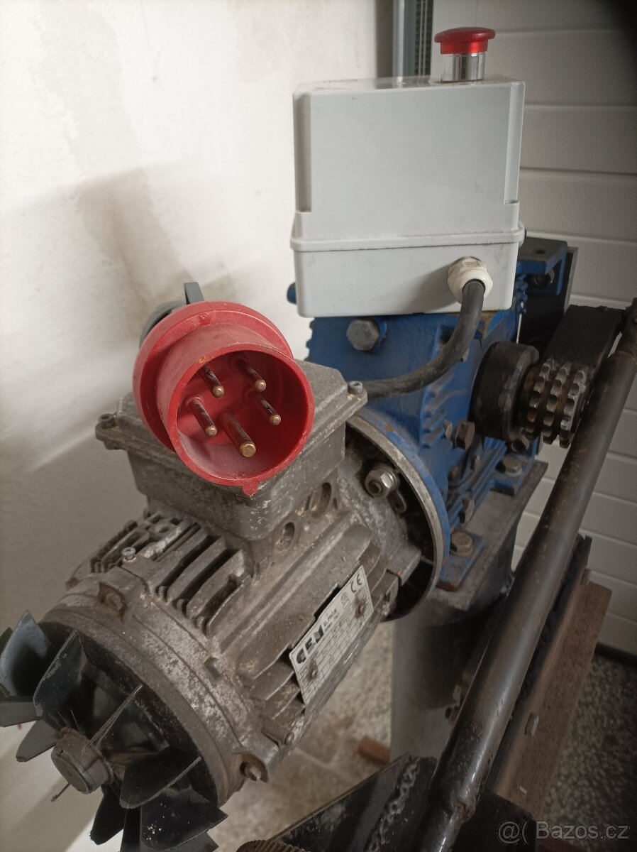 štípač dřeva - 5