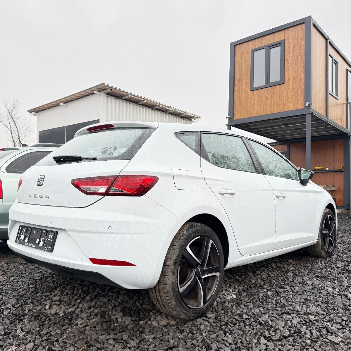 SEAT LEON STYLE 2018 laser white TOP STAV - 5