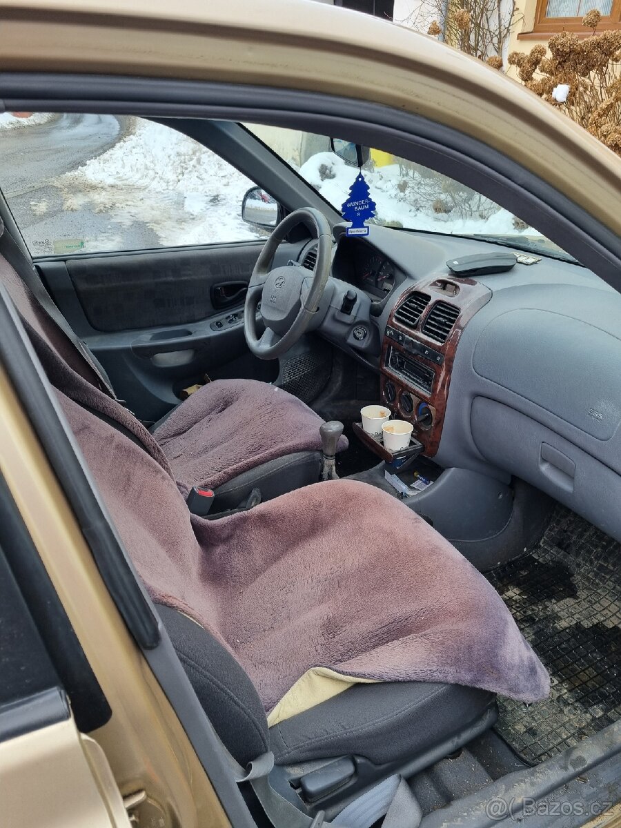 Prodám Hyundai Accent 1.4 2005 rv - 5