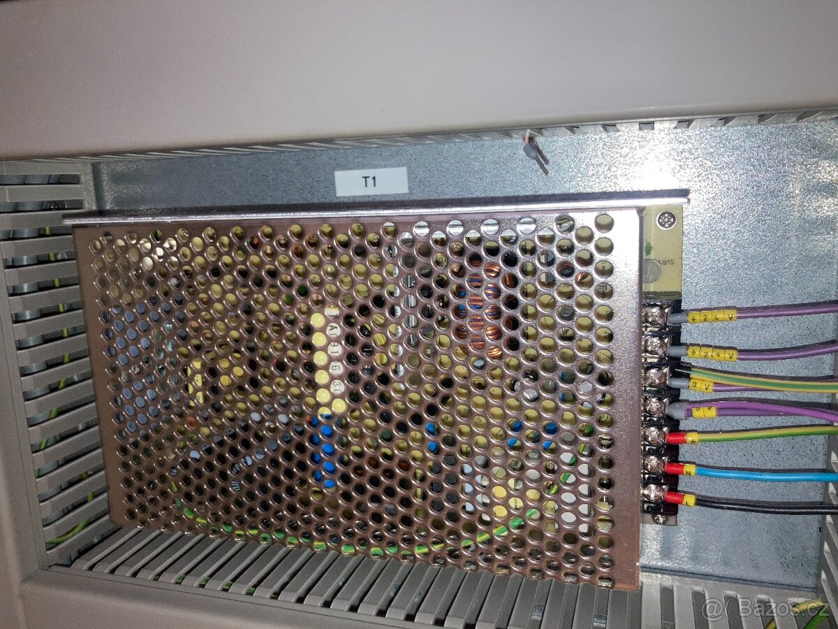 Elektrický rozvaděč RITTAL 76x76x30cm na nožkách - 5