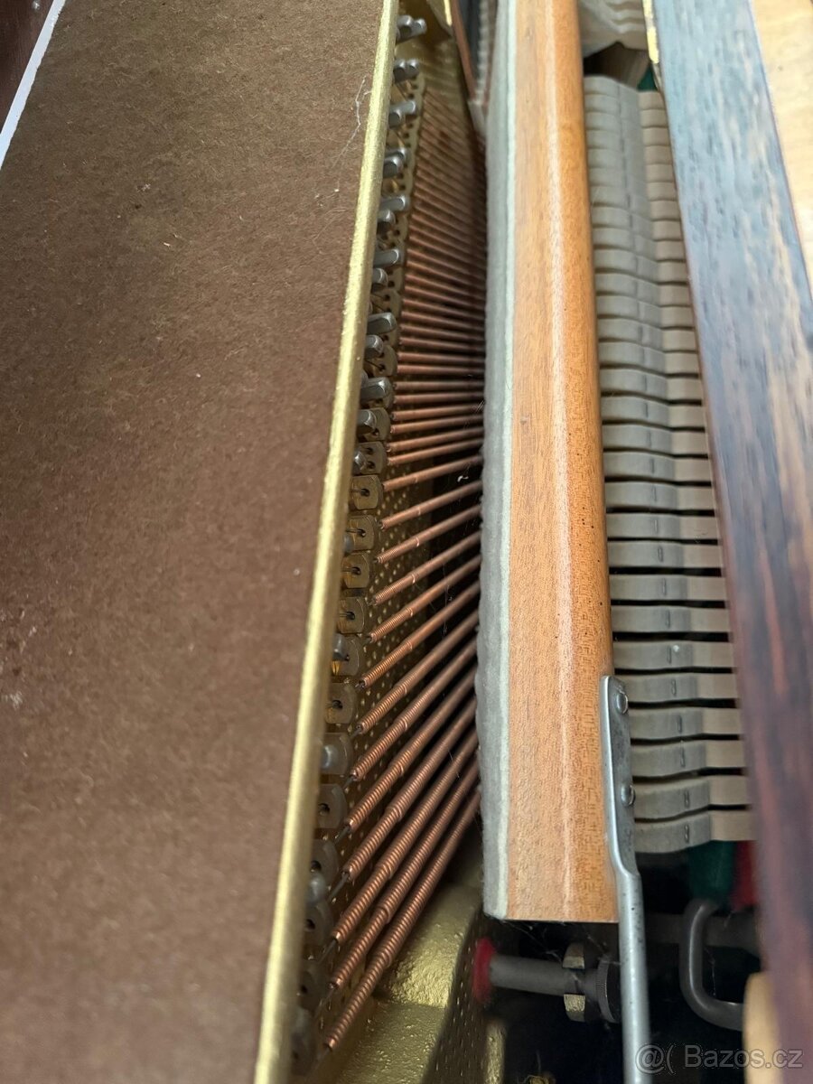 Prodám PETROF klavír - 5