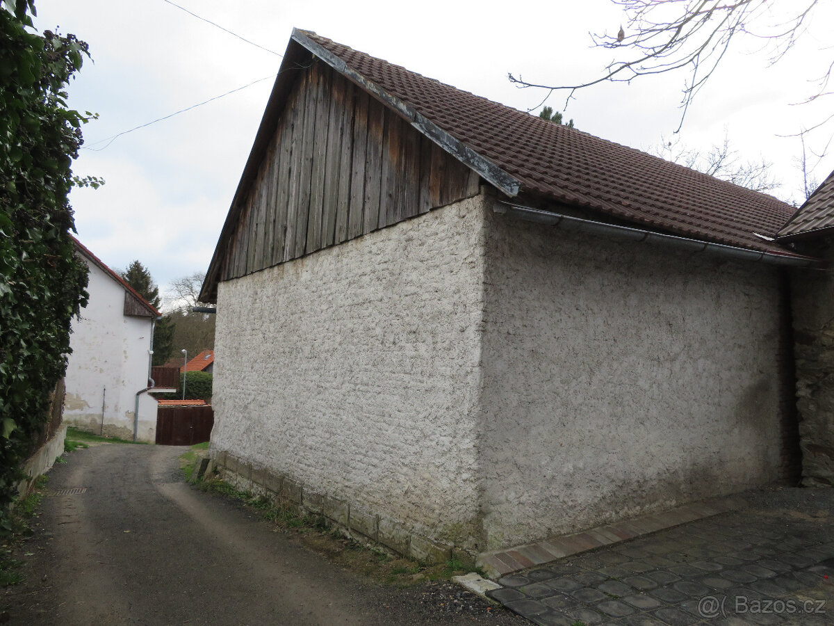 Prodej rodinný dům se sklepem, dvorkem, zahradou a stodolou - 5