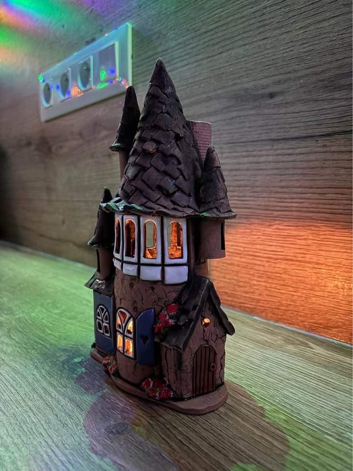 Keramický pohádkový svícen ve tvaru hradu - 5