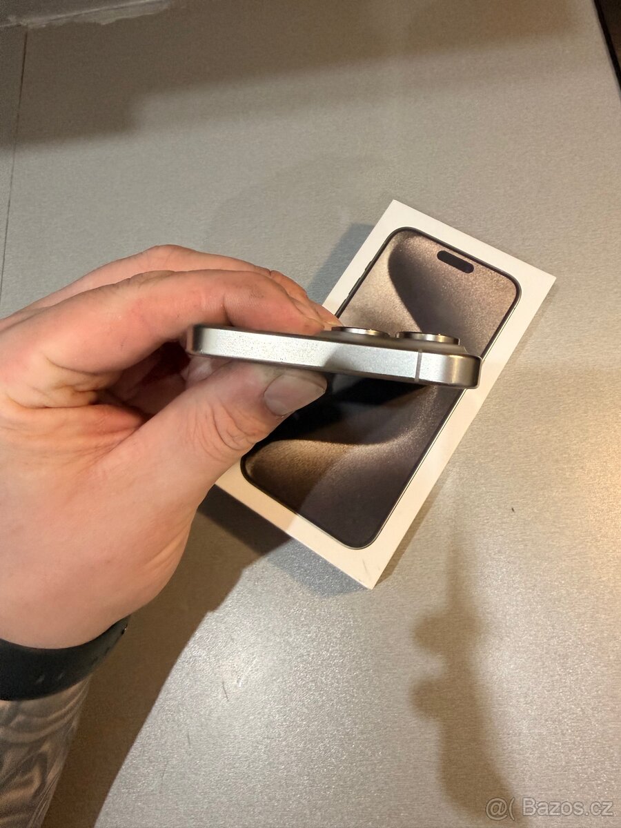 iPhone 15 Pro Max 256 GB pouštní titan - 5