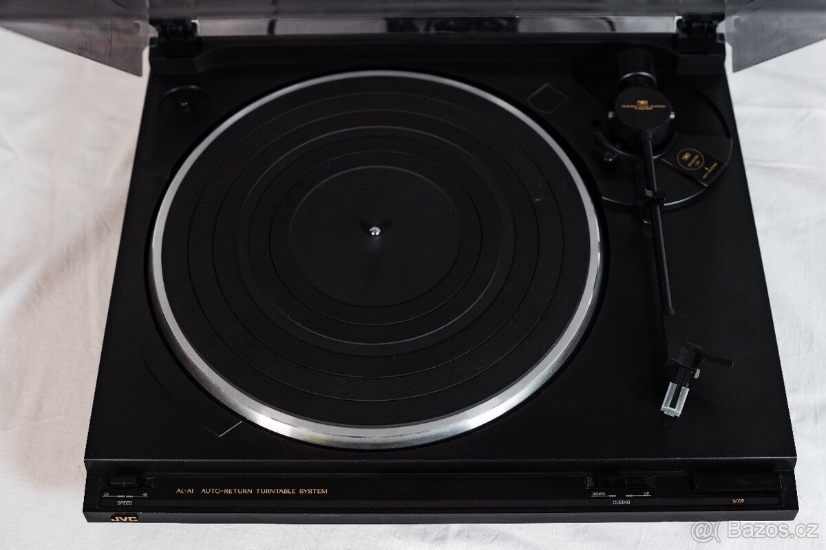 Gramofon JVC - 5