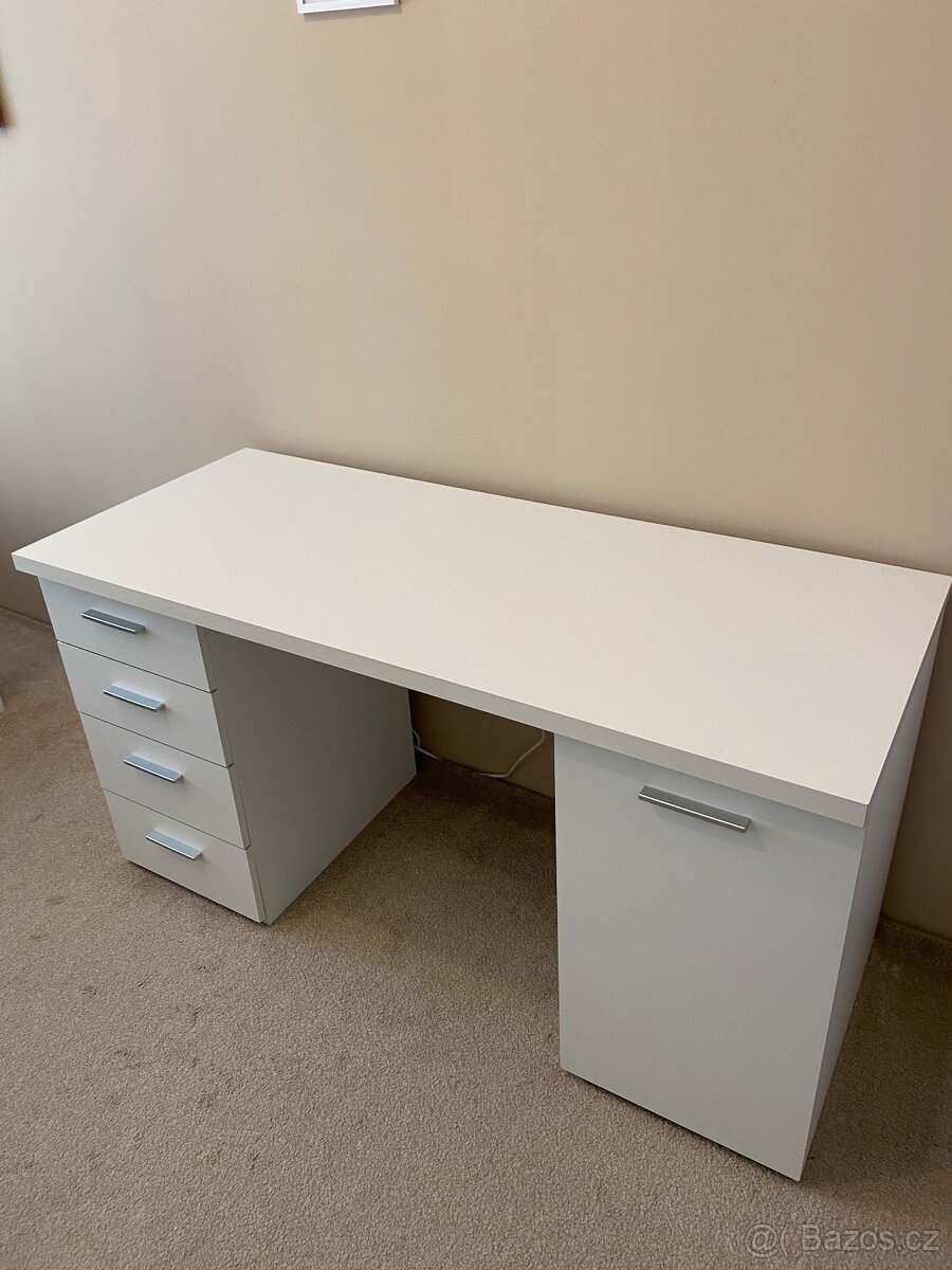 BÍLÝ PSACÍ STŮL - 5