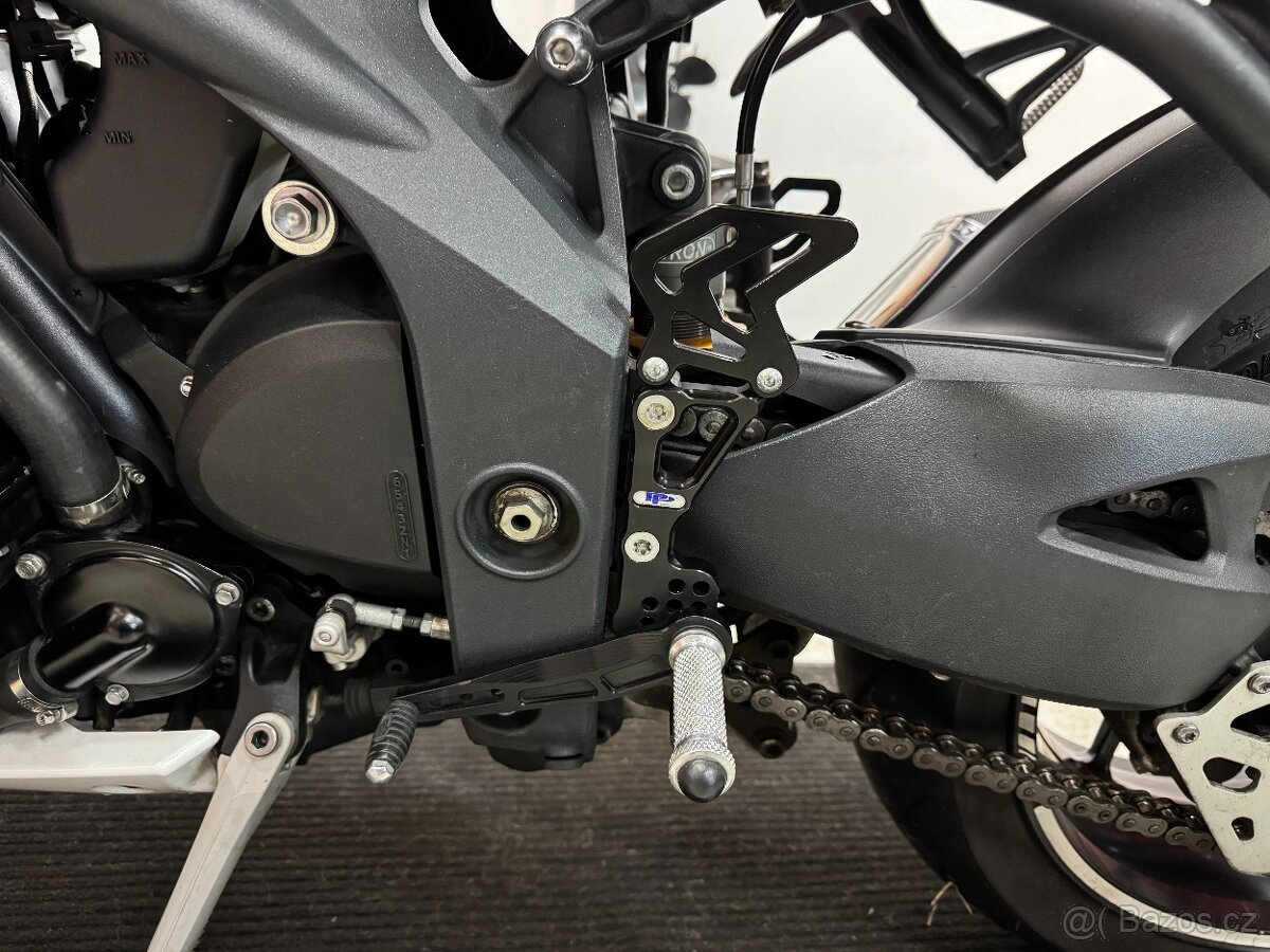 Triumph speed triple 1050 - 5