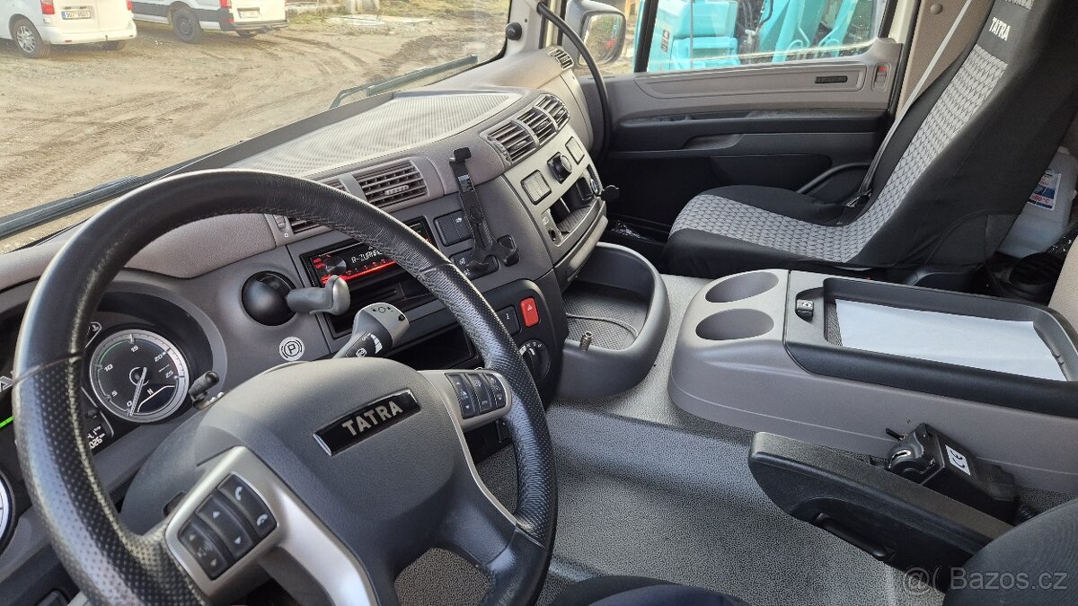 Tatra T 158 Phoenix, typ 8P6R33349 6x6 - 5