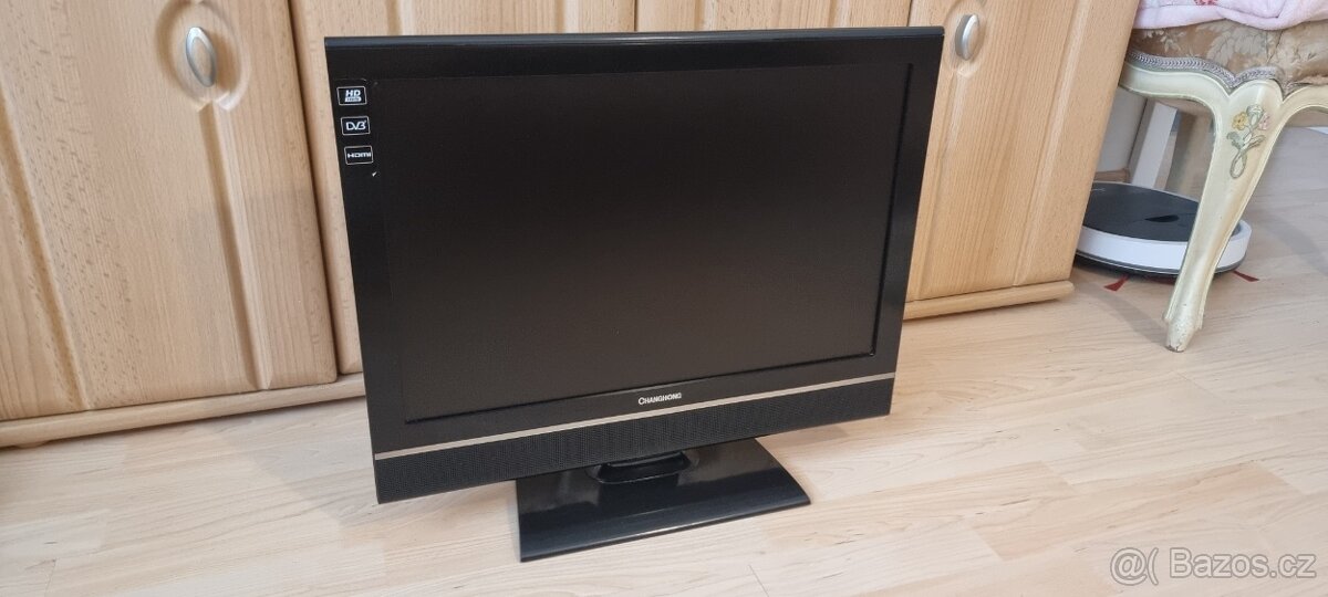 Malá LCD TV 22" 56cm - 5