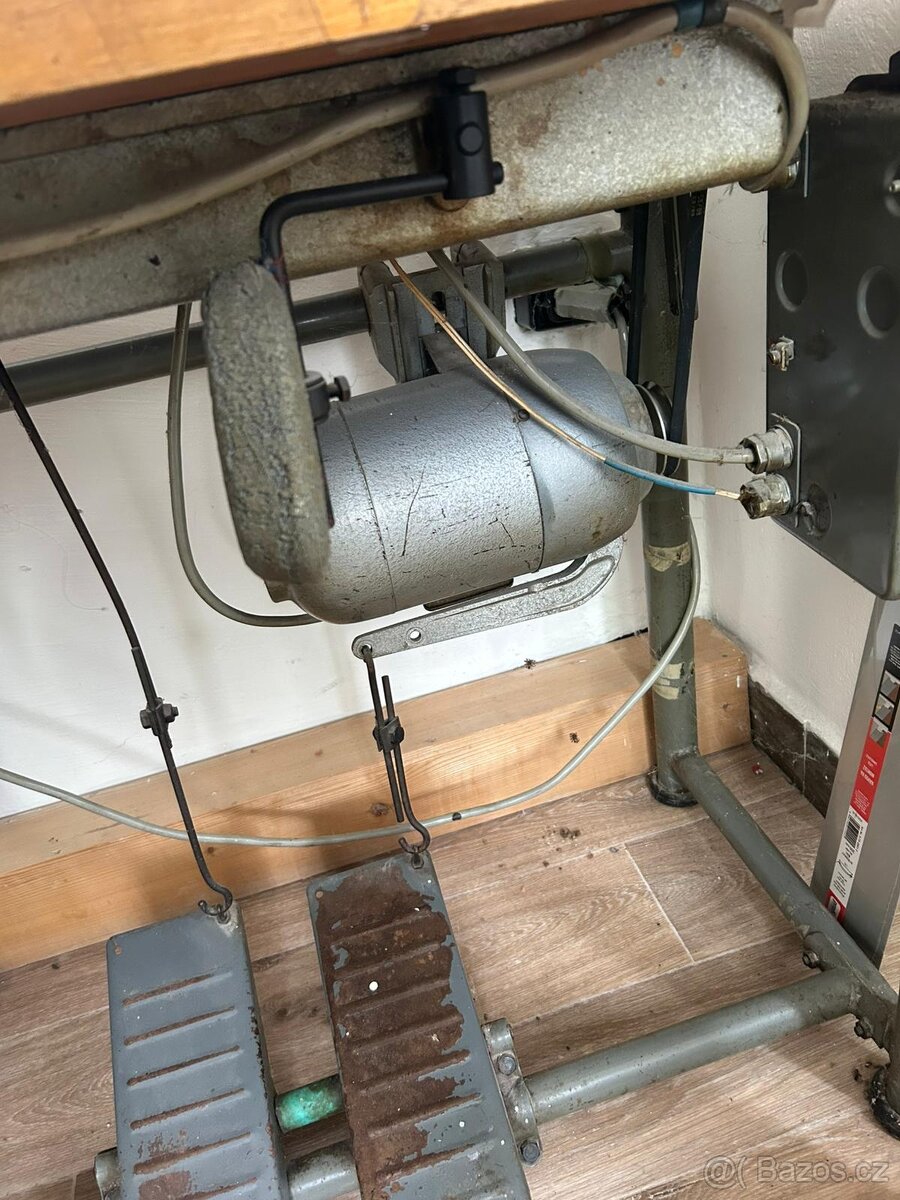 Daruji šicí stroj za odvoz - 5