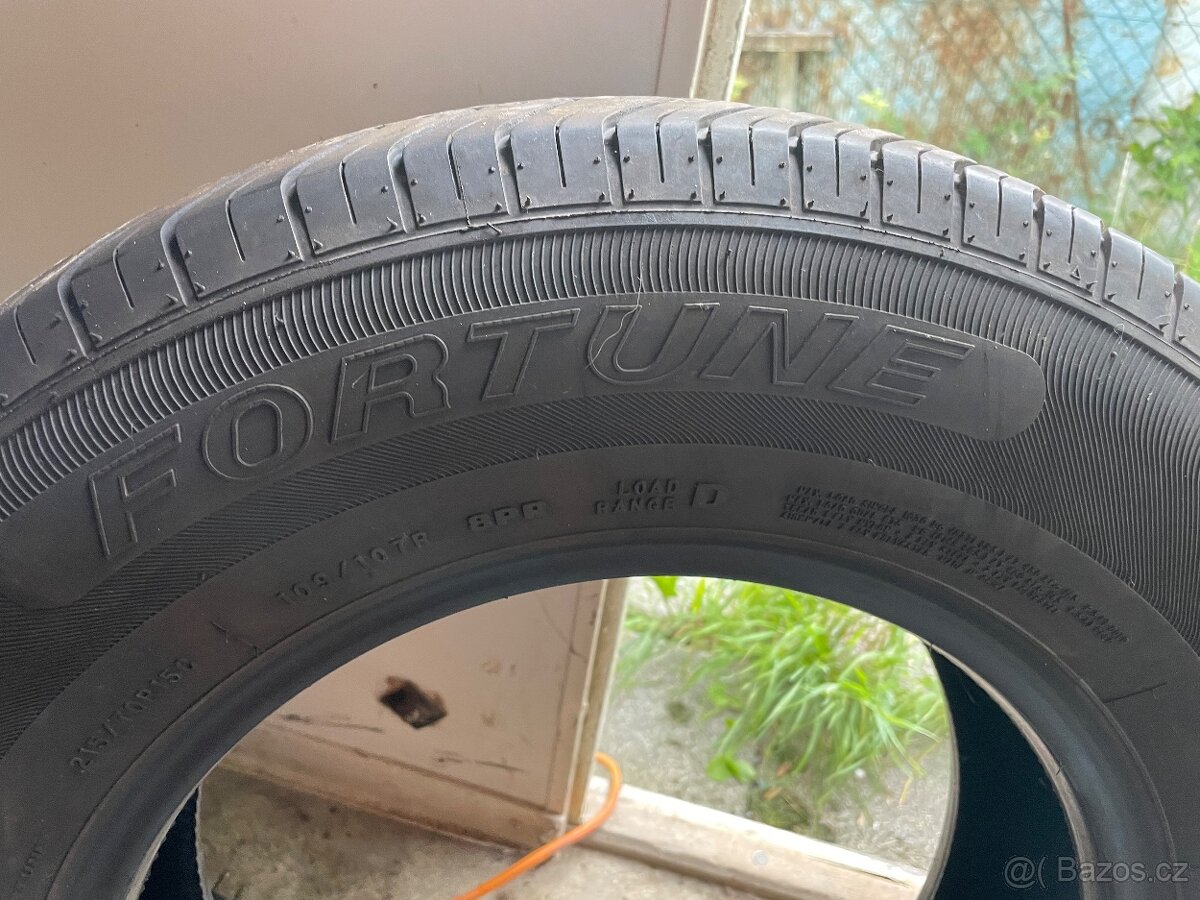 Prodám letní pneumatiky 215/70/15c - 5